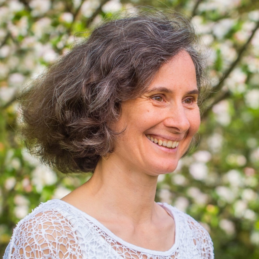 Cornelia, Selbststaendig